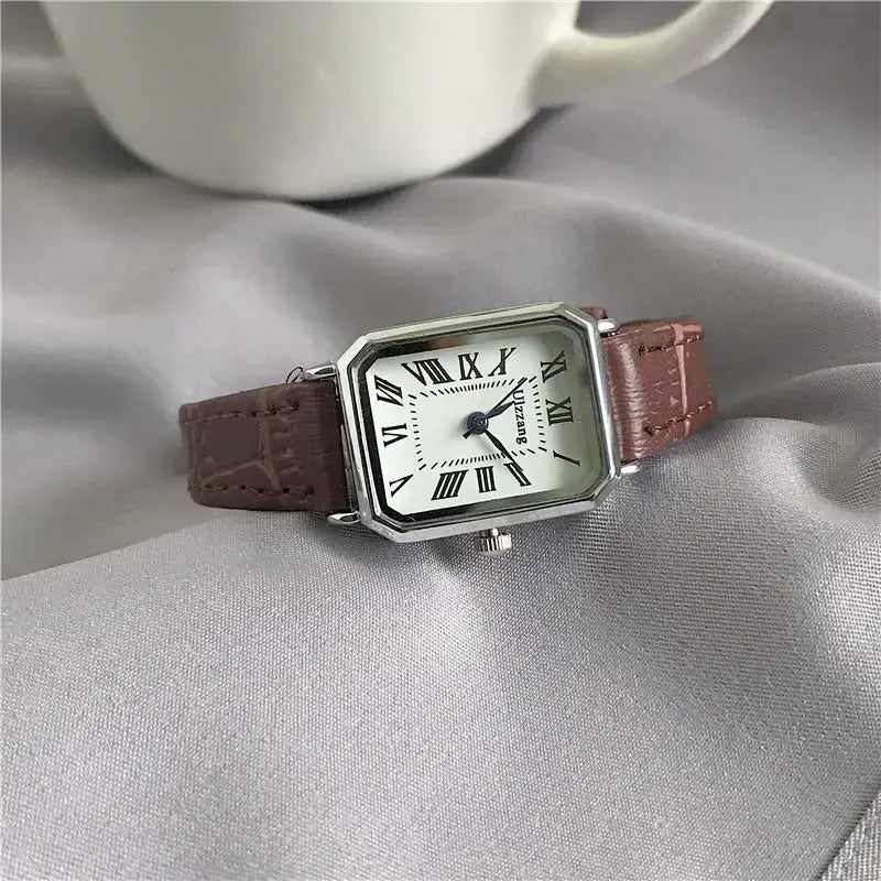 Retro Women's Classic Quartz Leather Watch