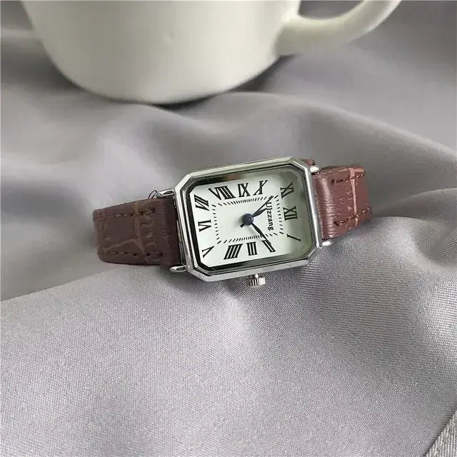 Retro Women's Classic Quartz Leather Watch