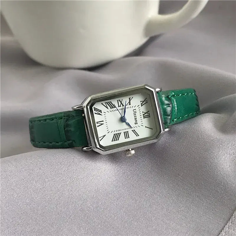 Retro Women's Classic Quartz Leather Watch